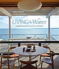 Living by the Water : Summer escapes and peaceful retreats - Sally Hayden